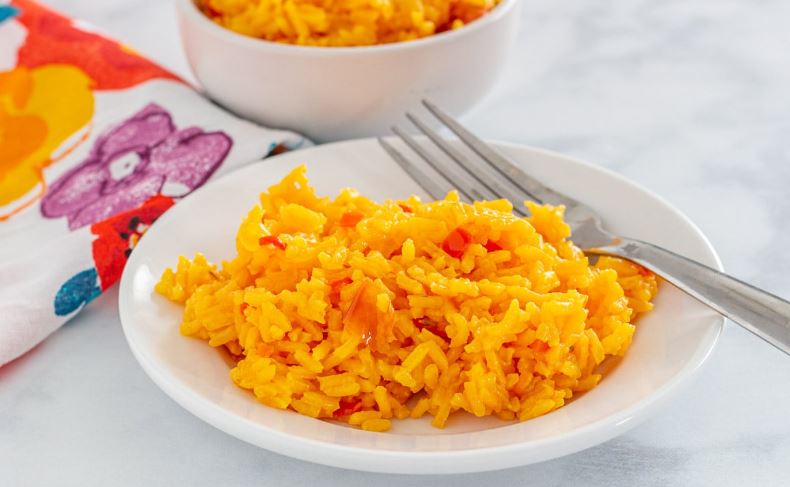 How To Make Yellow Spanish Rice Easy And Fast -Step By Step