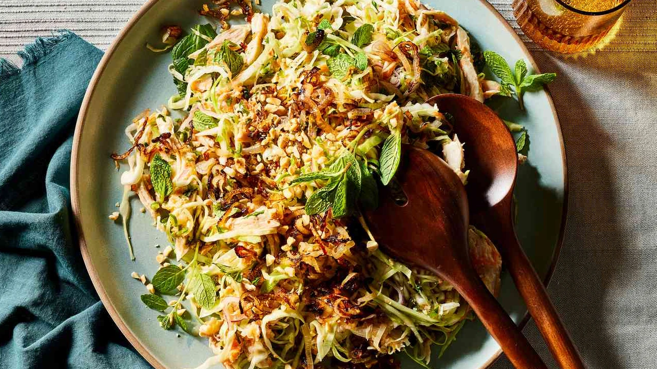 Vietnamese Chicken Salad (Gỏi Gà Bắp Cải) – Step-by-Step Recipe